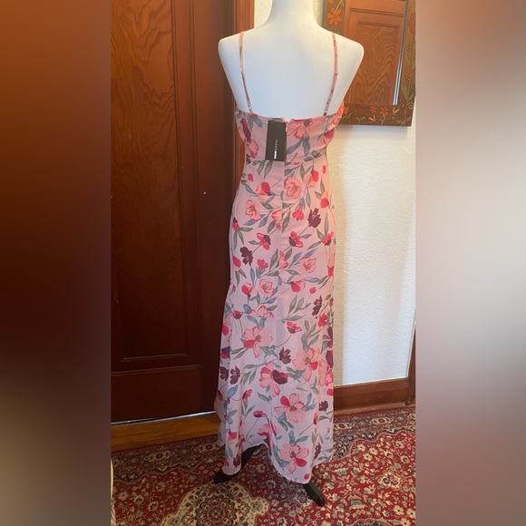 Fashion Nova lovely floral dress - Picture 2 of 2